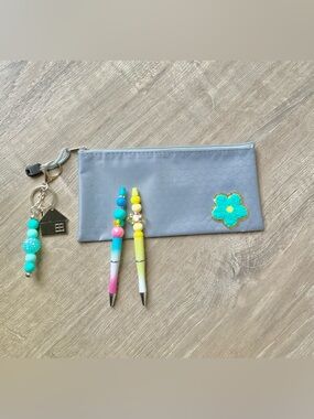NEW📚 Homemade Crafted Beaded Pens & Bag Charm w/ Pouch Set OS